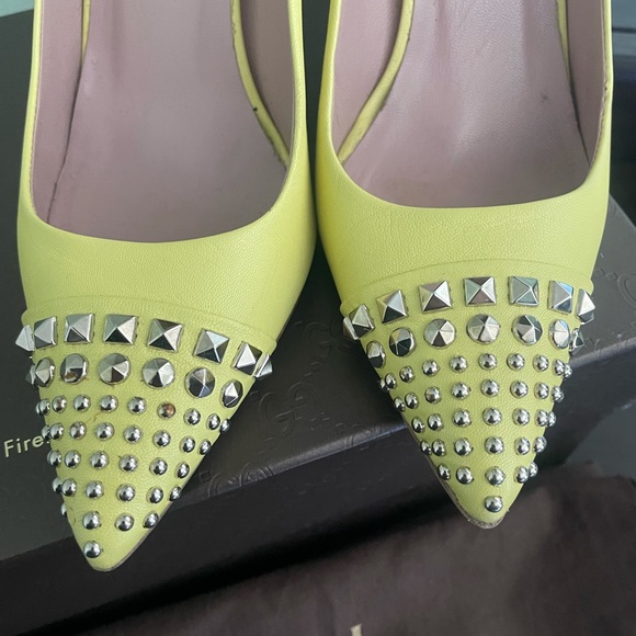 Gucci Yellow Pumps with Studs 36 - Picture 4 of 7